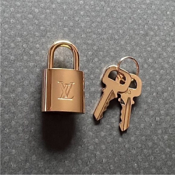- New LV Louis Vuitton  Gold-Tone Lock with 18" Curb Chain Necklace - Picture 2 of 2